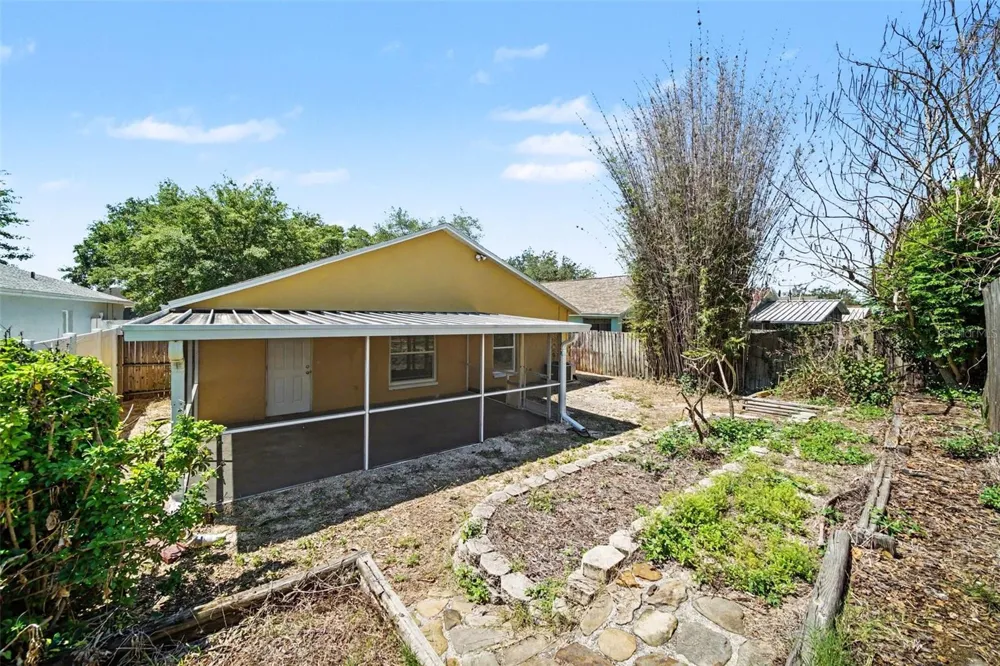 2424 CAMDEN OAKS PLACE Valrico, FL 33594