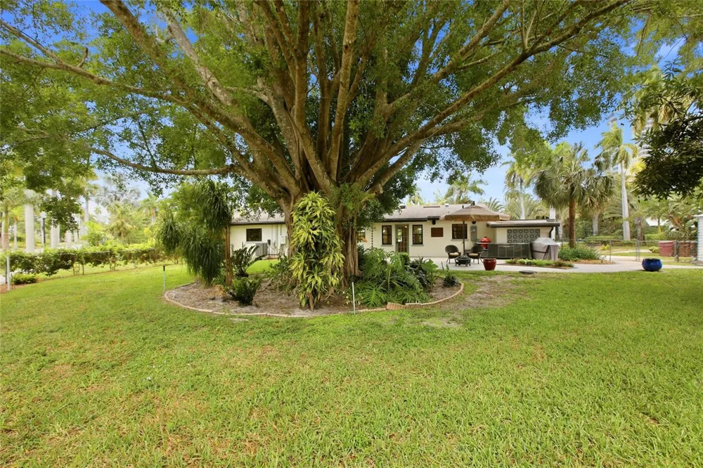2706 RHODE ISLAND AVENUE Fort Myers, FL 33916