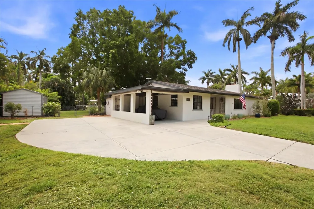 2706 RHODE ISLAND AVENUE Fort Myers, FL 33916