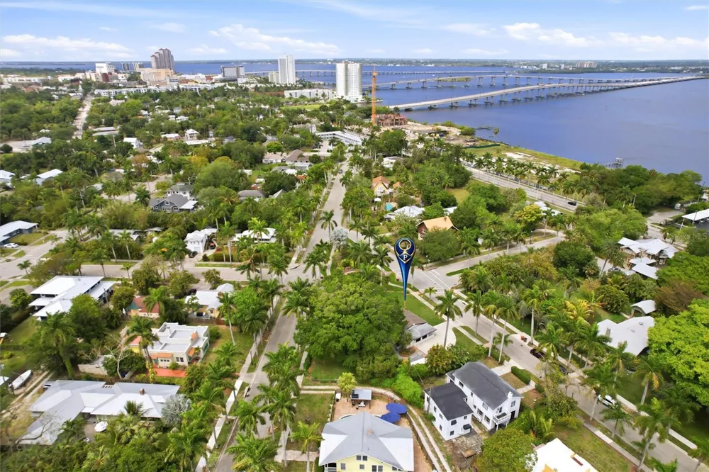 2706 RHODE ISLAND AVENUE Fort Myers, FL 33916