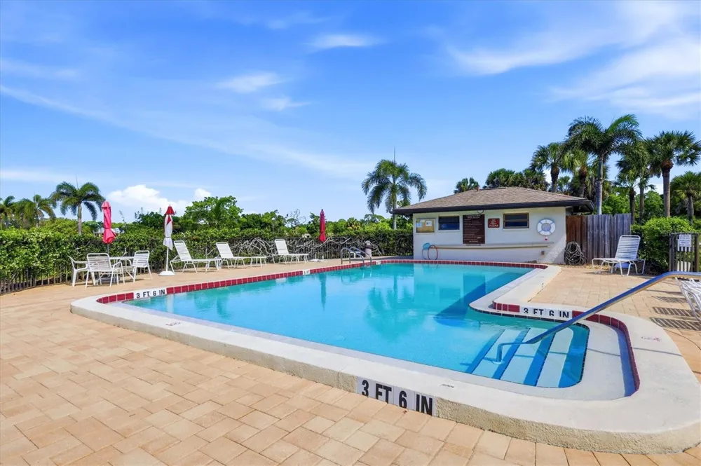 4528 LONGWATER #35 Sarasota, FL 34235