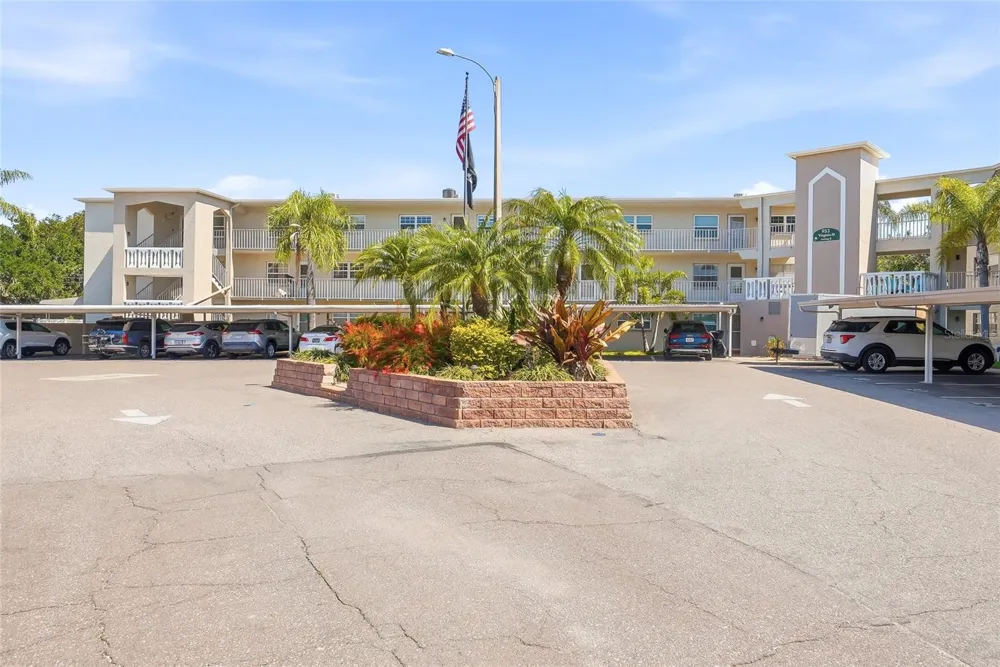 952 VIRGINIA STREET #202 Dunedin, FL 34698