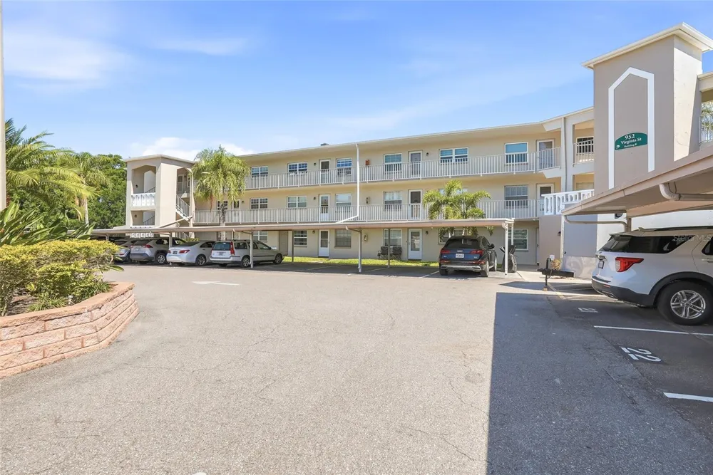 952 VIRGINIA STREET #202 Dunedin, FL 34698