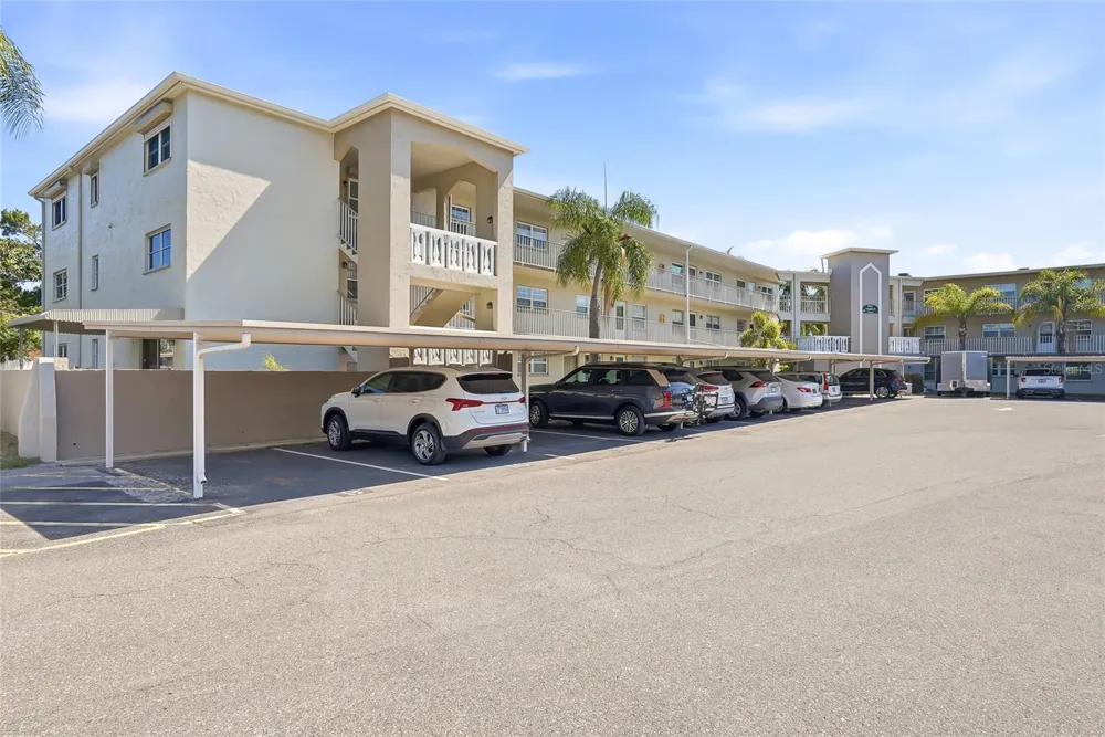 952 VIRGINIA STREET #202 Dunedin, FL 34698