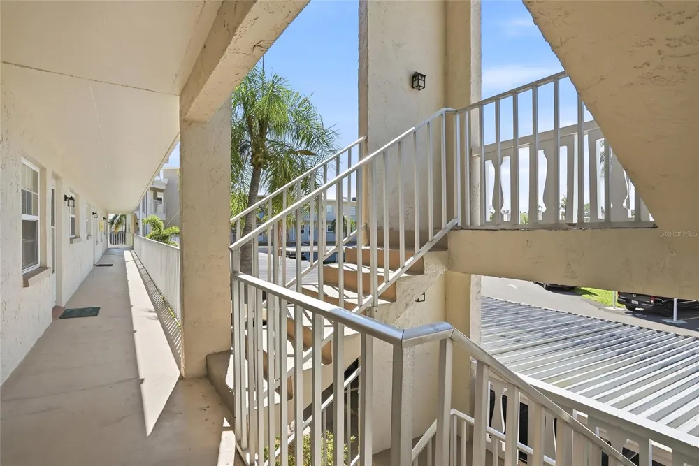 952 VIRGINIA STREET #202 Dunedin, FL 34698