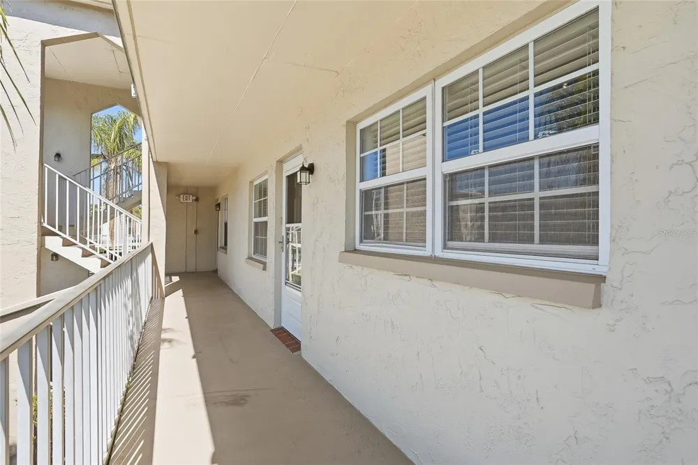 952 VIRGINIA STREET #202 Dunedin, FL 34698