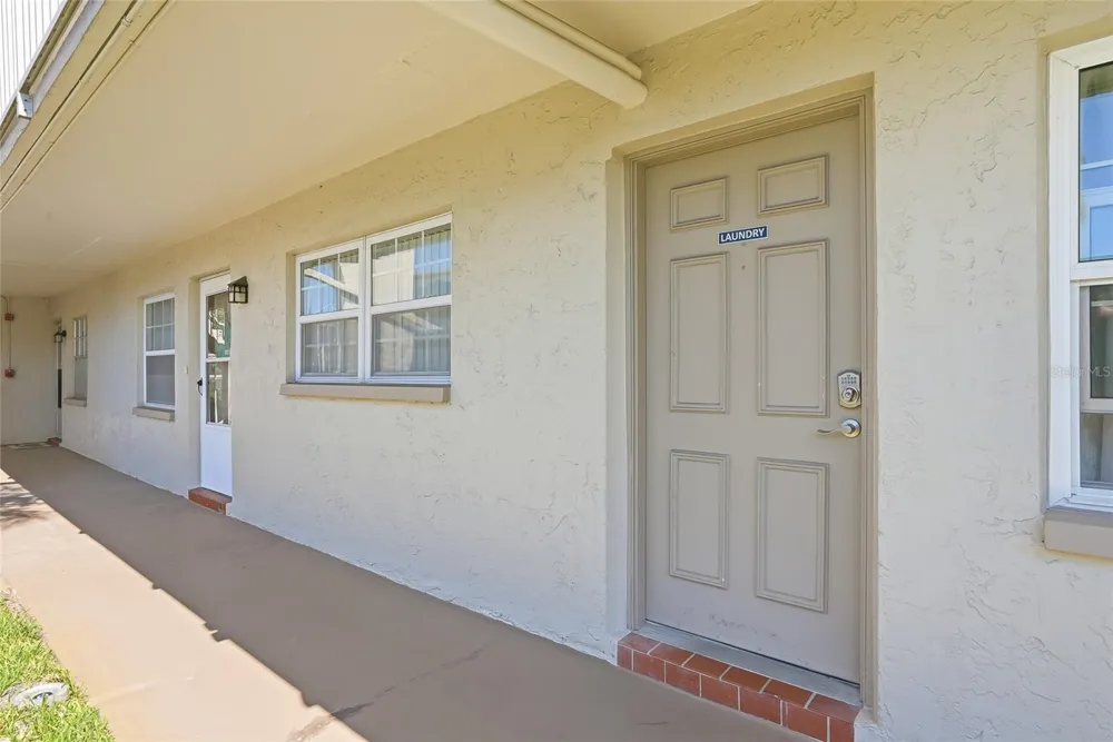952 VIRGINIA STREET #202 Dunedin, FL 34698