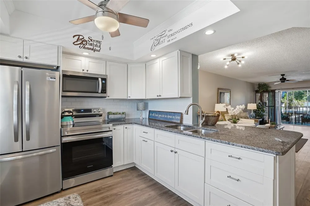 952 VIRGINIA STREET #202 Dunedin, FL 34698
