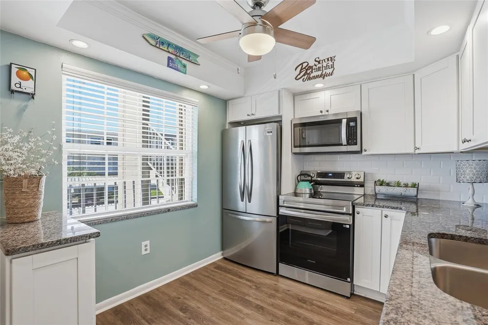 952 VIRGINIA STREET #202 Dunedin, FL 34698