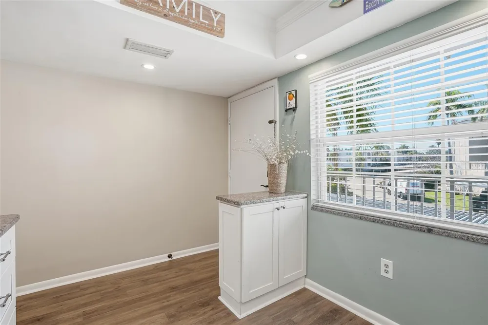 952 VIRGINIA STREET #202 Dunedin, FL 34698