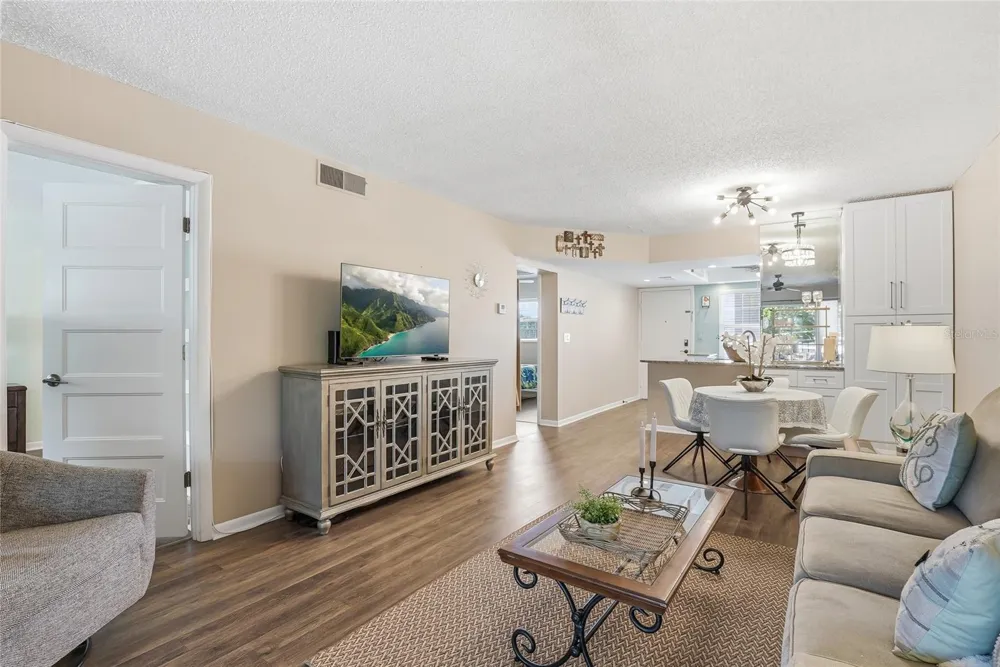 952 VIRGINIA STREET #202 Dunedin, FL 34698