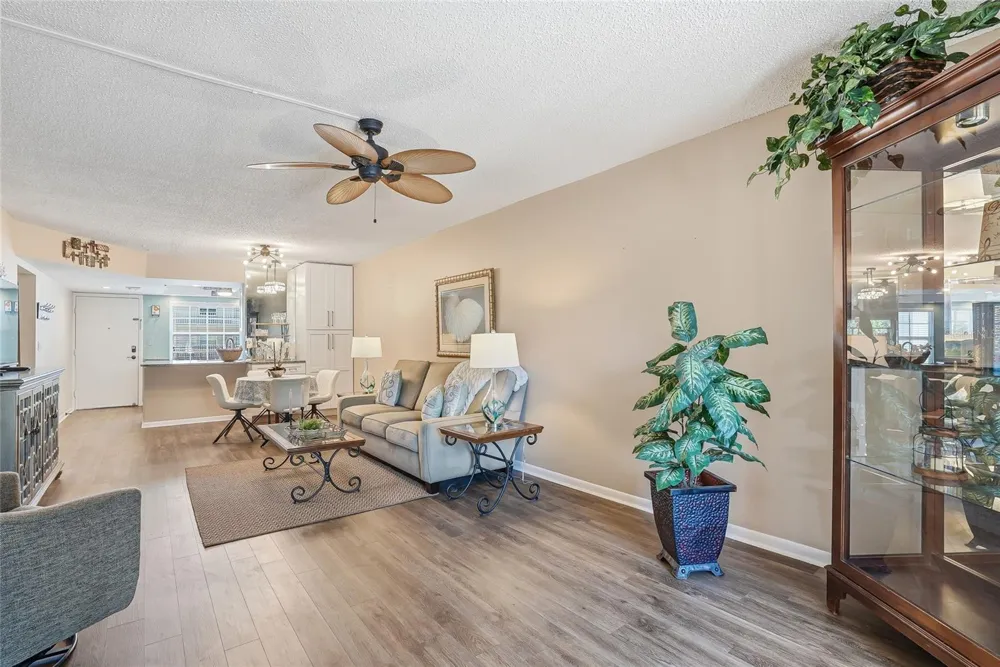 952 VIRGINIA STREET #202 Dunedin, FL 34698