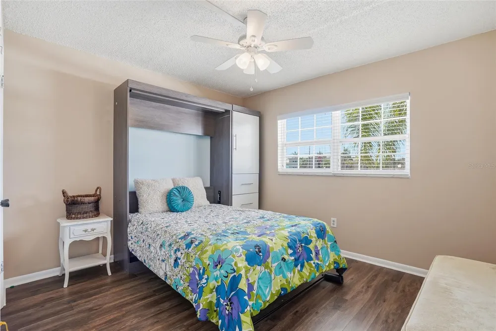 952 VIRGINIA STREET #202 Dunedin, FL 34698