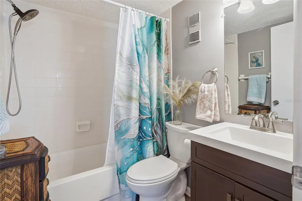 952 VIRGINIA STREET #202 Dunedin, FL 34698