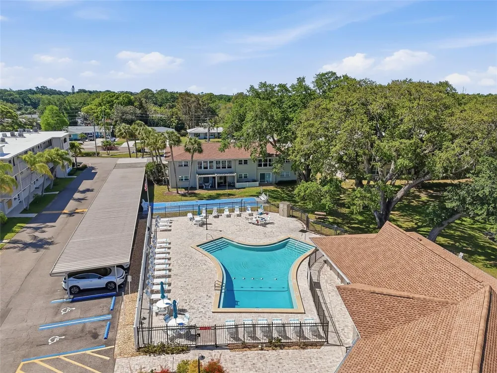952 VIRGINIA STREET #202 Dunedin, FL 34698