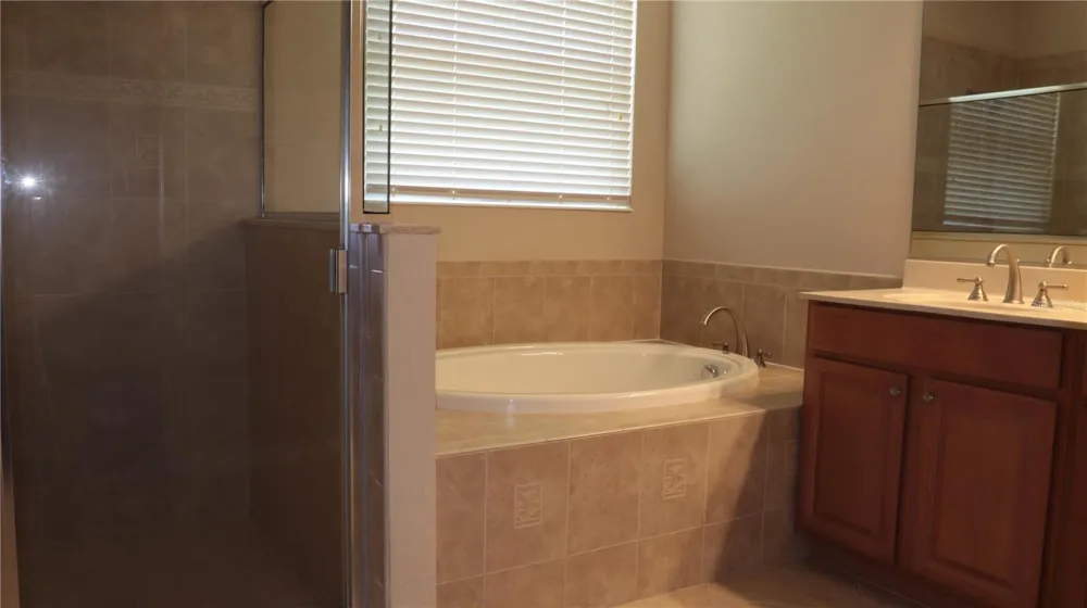 2552 HOBBLEBRUSH DRIVE North Port, FL 34289
