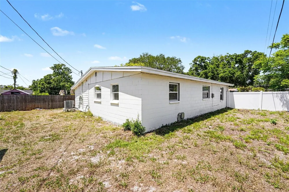 9346 89TH AVE Seminole, FL 33777