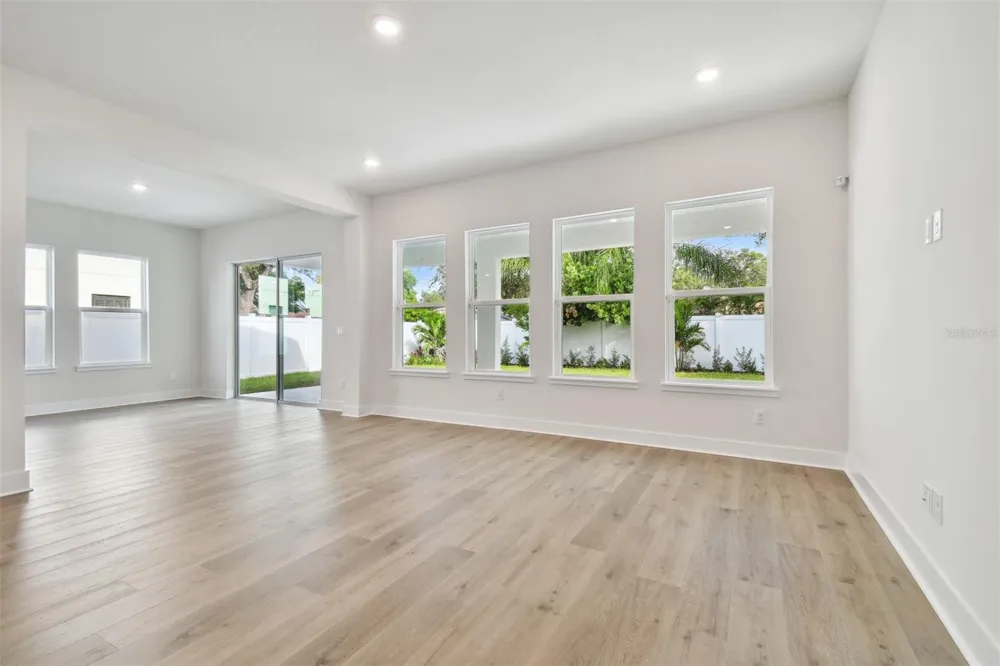 812 W ORIENT STREET Tampa, FL 33603