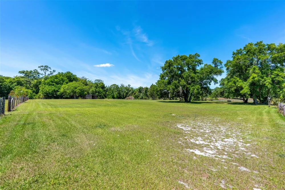650 OLD MIMS ROAD Geneva, FL 32732