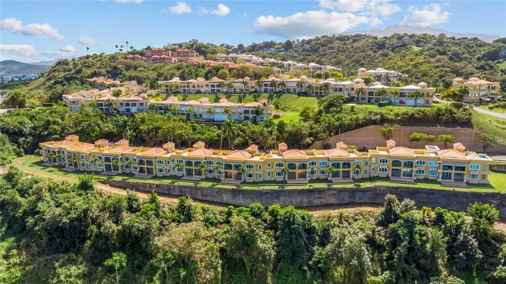 10 I #202 Rio Grande, PR 00745