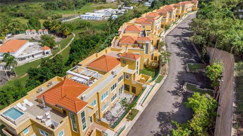 10 I #202 Rio Grande, PR 00745
