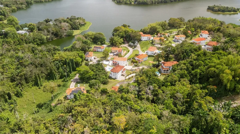 Carretera PR-175 KM. 4.0k ESMERALD LAKE PLANTATION Trujillo Alto, PR 00976