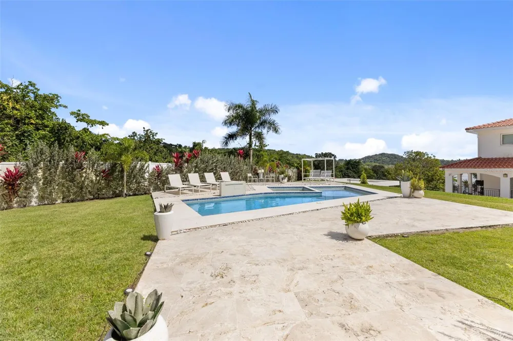 Carretera PR-175 KM. 4.0k ESMERALD LAKE PLANTATION Trujillo Alto, PR 00976