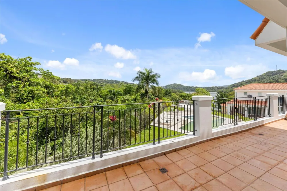 Carretera PR-175 KM. 4.0k ESMERALD LAKE PLANTATION Trujillo Alto, PR 00976