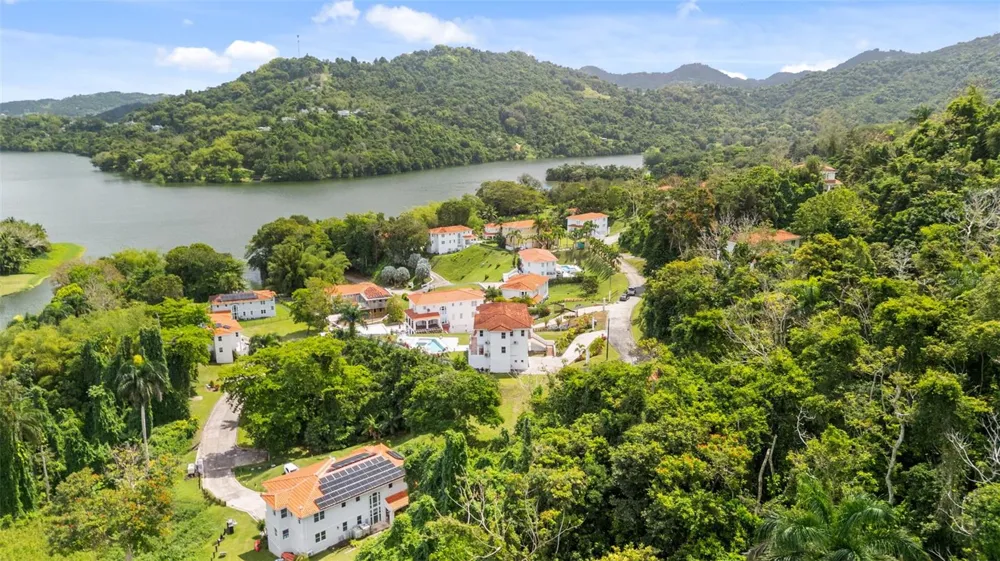Carretera PR-175 KM. 4.0k ESMERALD LAKE PLANTATION Trujillo Alto, PR 00976