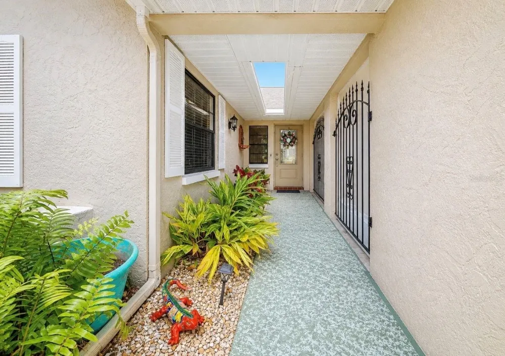 319 LINGER LANE Sun City Center, FL 33573