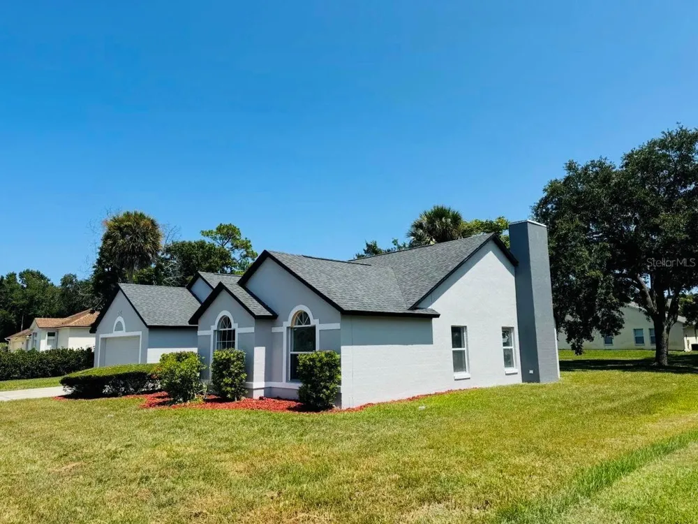 215 HOLLOWBROOK CIRCLE Daytona Beach, FL 32114
