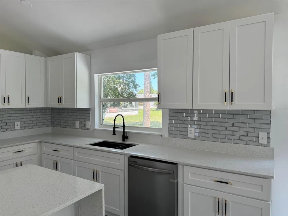 215 HOLLOWBROOK CIRCLE Daytona Beach, FL 32114