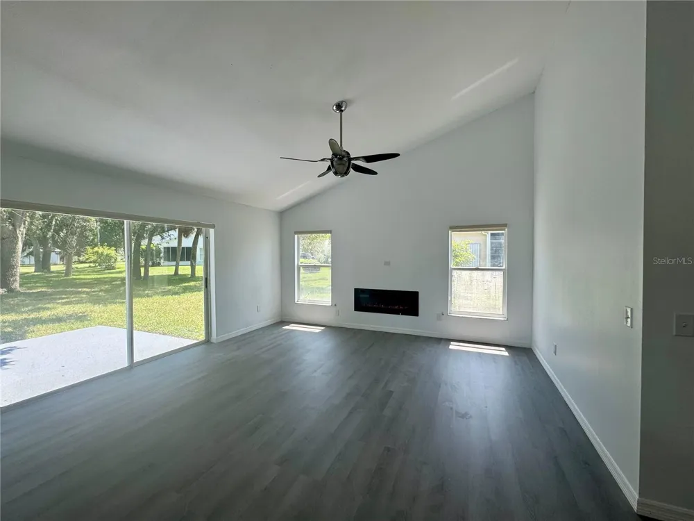 215 HOLLOWBROOK CIRCLE Daytona Beach, FL 32114