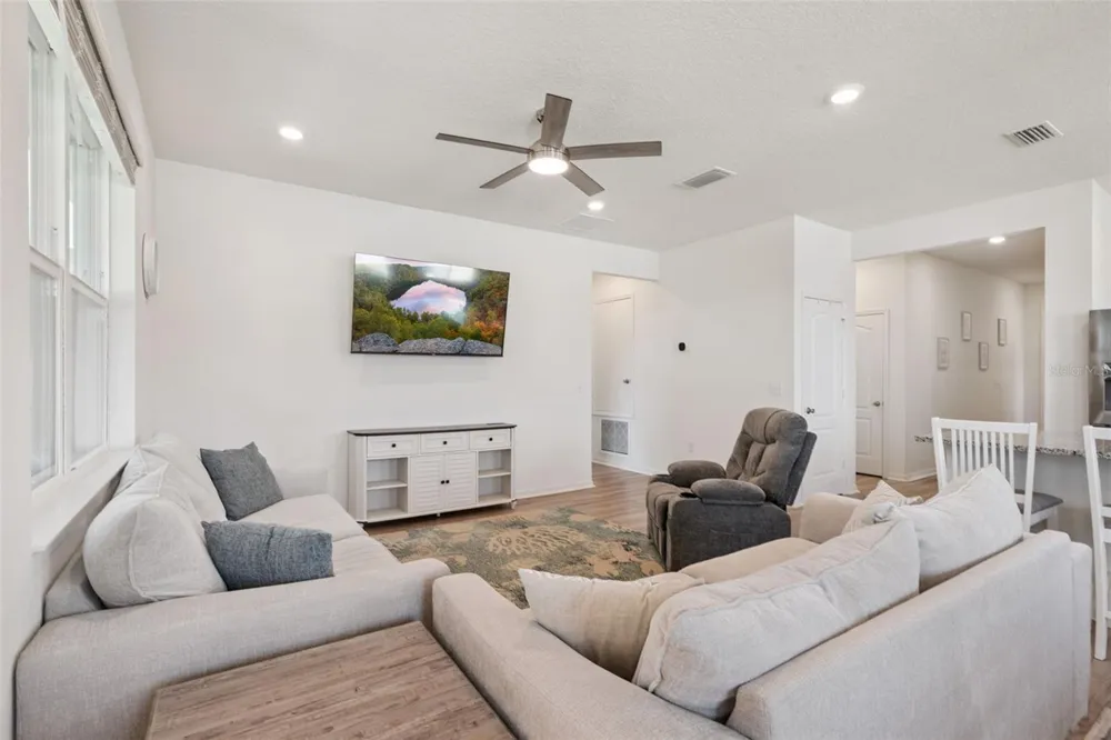 1682 LITTLELEAF BOXWOOD LOOP Mascotte, FL 34753