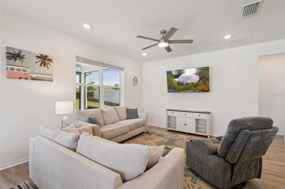 1682 LITTLELEAF BOXWOOD LOOP Mascotte, FL 34753