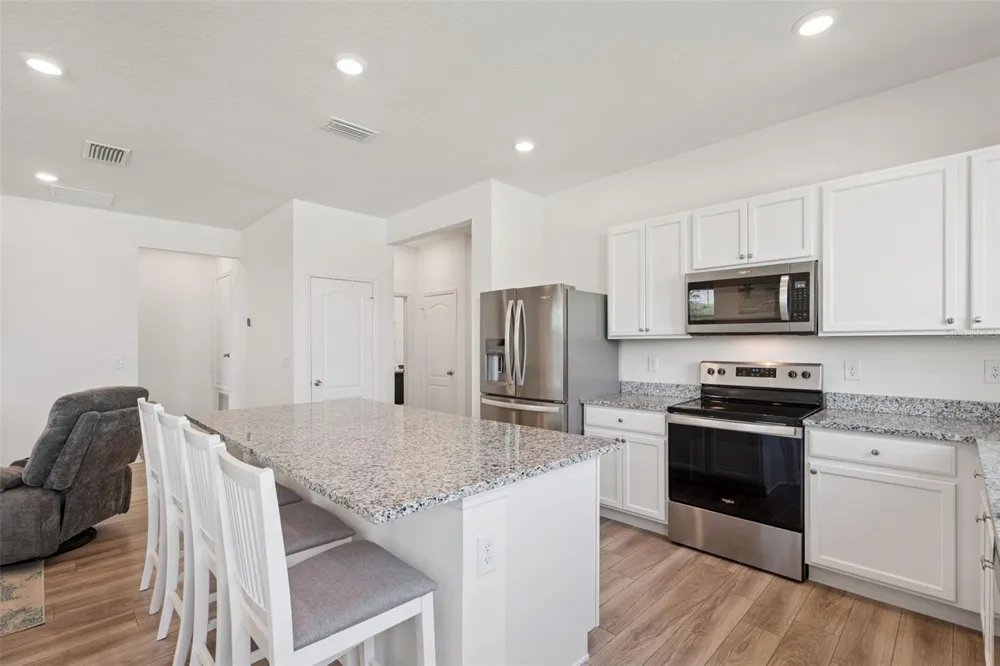 1682 LITTLELEAF BOXWOOD LOOP Mascotte, FL 34753