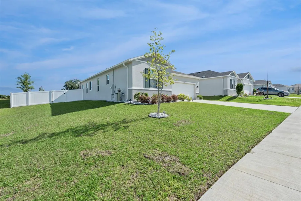 1682 LITTLELEAF BOXWOOD LOOP Mascotte, FL 34753