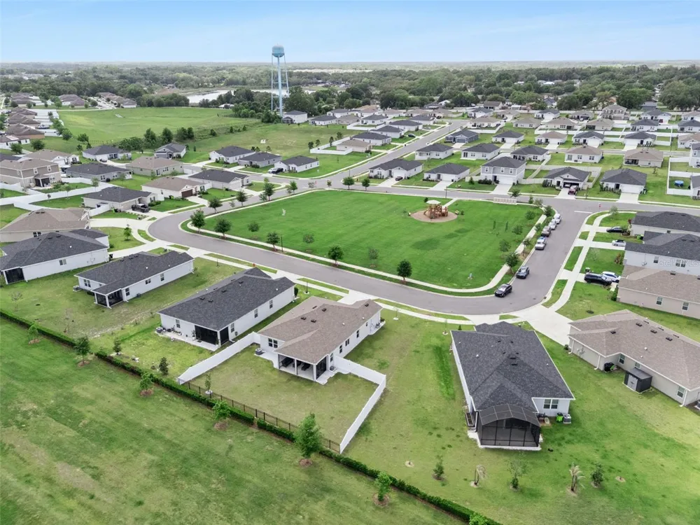 1682 LITTLELEAF BOXWOOD LOOP Mascotte, FL 34753
