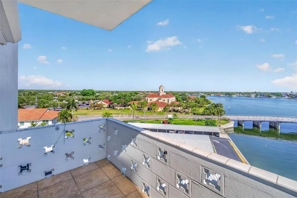 1365 SNELL ISLE BOULEVARD NE #6A St Petersburg, FL 33704