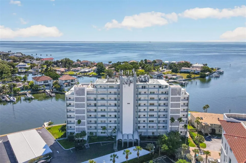1365 SNELL ISLE BOULEVARD NE #6A St Petersburg, FL 33704