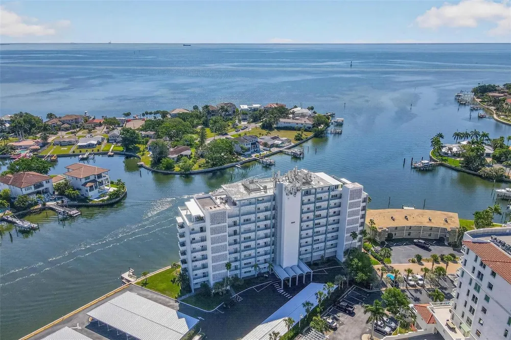 1365 SNELL ISLE BOULEVARD NE #6A St Petersburg, FL 33704