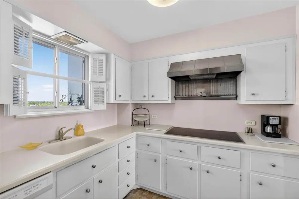 1365 SNELL ISLE BOULEVARD NE #6A St Petersburg, FL 33704