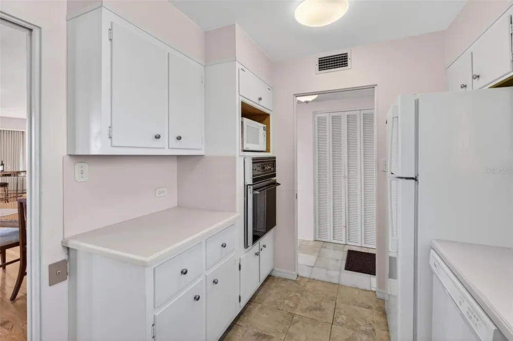 1365 SNELL ISLE BOULEVARD NE #6A St Petersburg, FL 33704