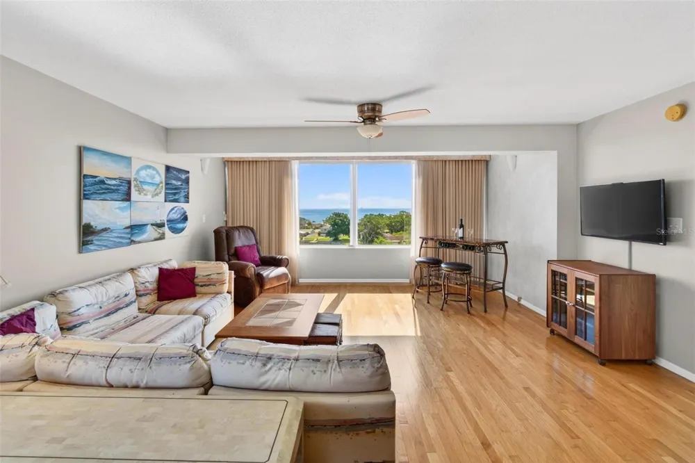 1365 SNELL ISLE BOULEVARD NE #6A St Petersburg, FL 33704