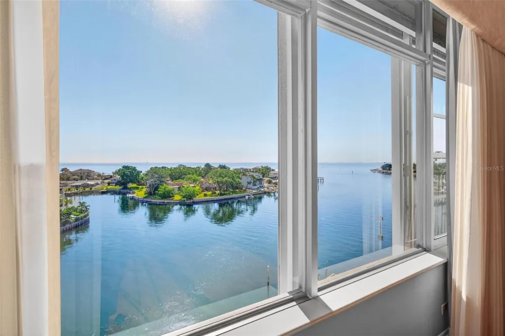 1365 SNELL ISLE BOULEVARD NE #6A St Petersburg, FL 33704