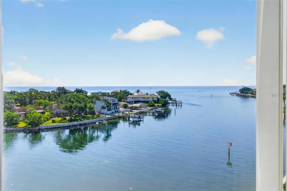 1365 SNELL ISLE BOULEVARD NE #6A St Petersburg, FL 33704