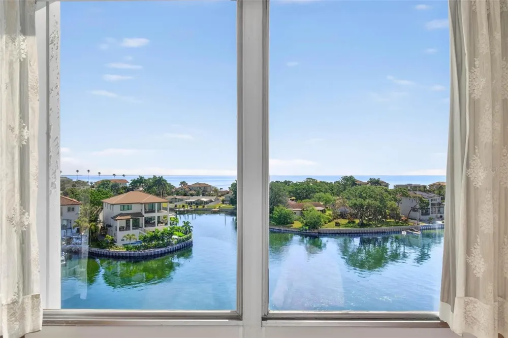 1365 SNELL ISLE BOULEVARD NE #6A St Petersburg, FL 33704