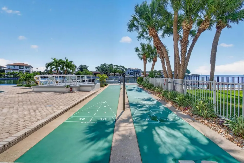 1365 SNELL ISLE BOULEVARD NE #6A St Petersburg, FL 33704
