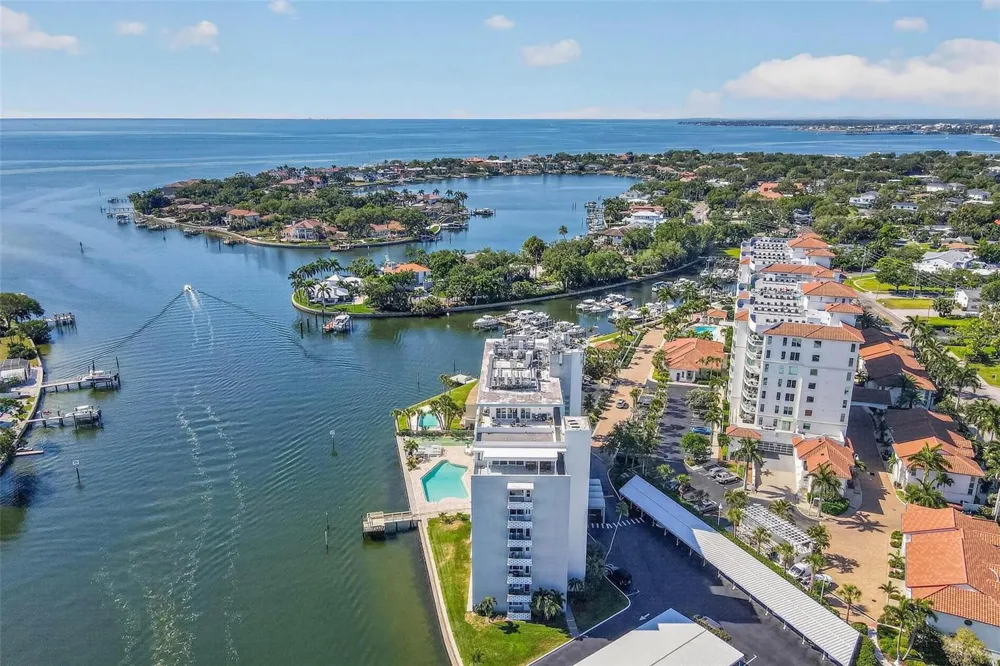 1365 SNELL ISLE BOULEVARD NE #6A St Petersburg, FL 33704