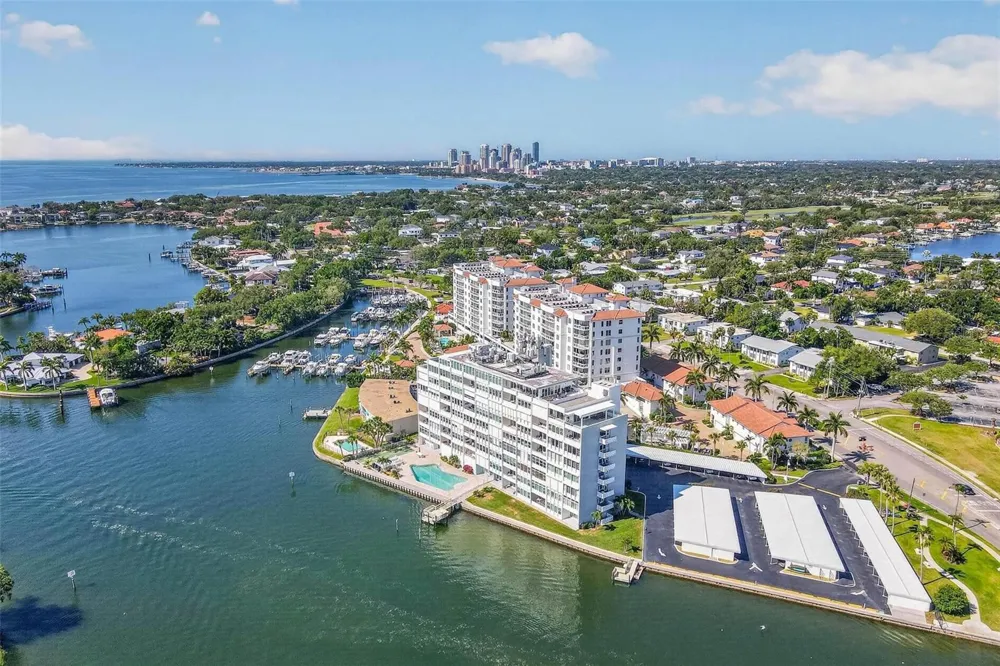 1365 SNELL ISLE BOULEVARD NE #6A St Petersburg, FL 33704